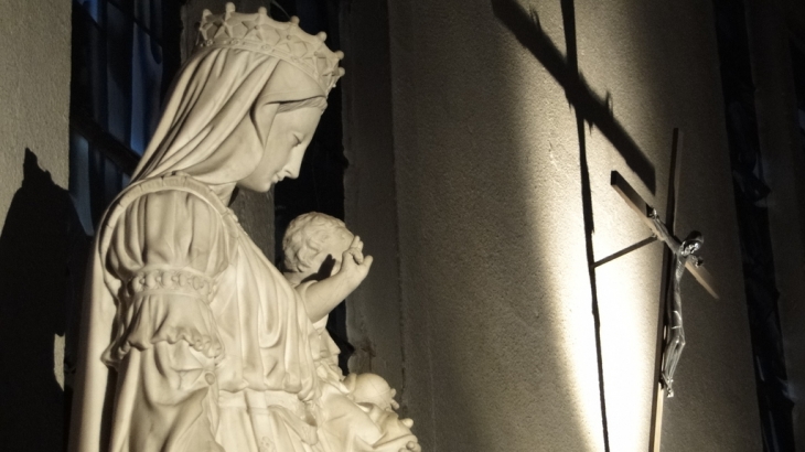Chapelle de l'Eglise St-Pierre. La Vierge et l'enfant Jésus. - Yvetot