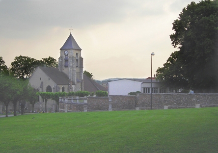 Eglise vue de l'esplanade - Épinay-sur-Orge