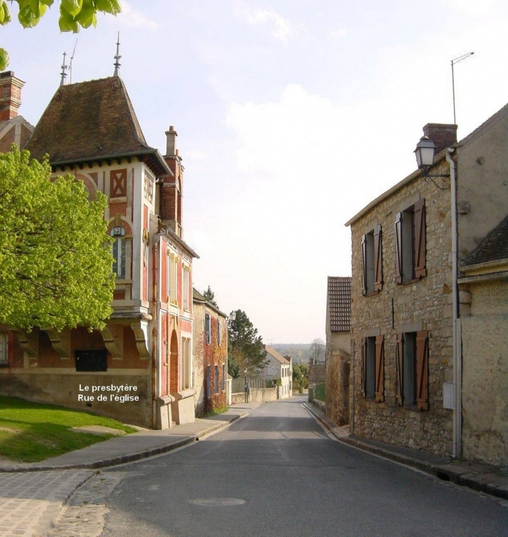 Le presbytere près de la mairie - Soisy-sur-École