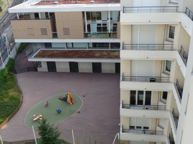 Centre de la petite enfance ,rue JH.Lartigue - Issy-les-Moulineaux