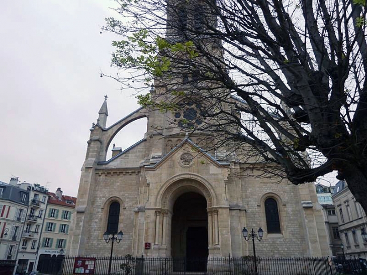 L'église Saint Clodoald : l'entrée - Saint-Cloud