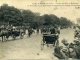 Avenue du Bois de Boulogne. Le Président de la république se rendant aux courses à Longchamps (carte postale de 1905)