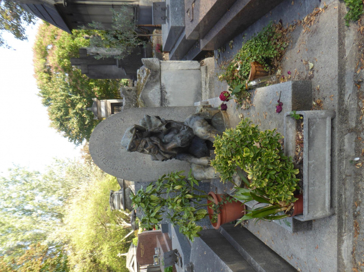 Le cimetière de Montmartre : la tombe de NIJINSKY - Paris 18e Arrondissement
