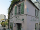 ballade à Montmartre : rue de l'Abreuvoir la maison rose peinte par Utrillo