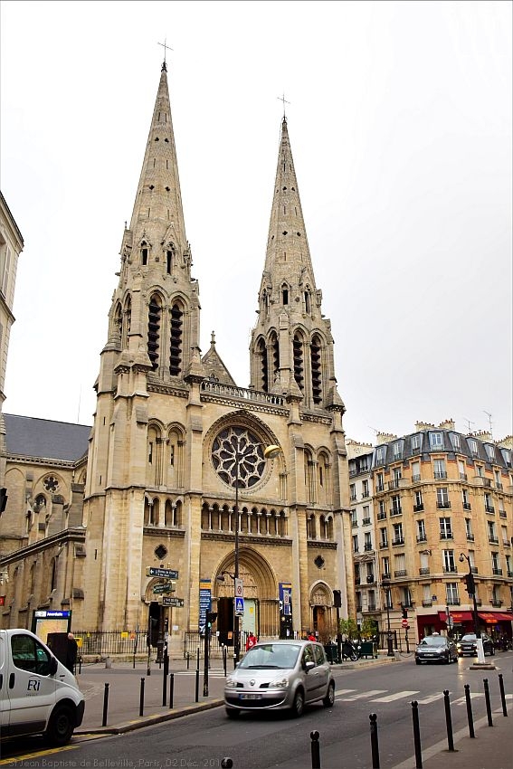 L'eglise St Jean Baptiste et le Metro Jourdain - Paris 19e Arrondissement