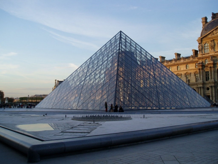 La Louvre, la pyramide - Paris 1er Arrondissement
