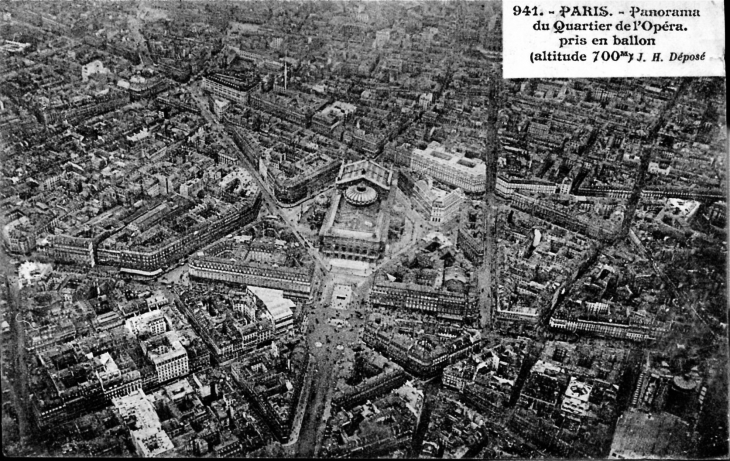 Panorama du quartier de l'Opéra. Pris en ballon (altitude 700m), vers 1912 (carte postale ancienne). - Paris 1er Arrondissement