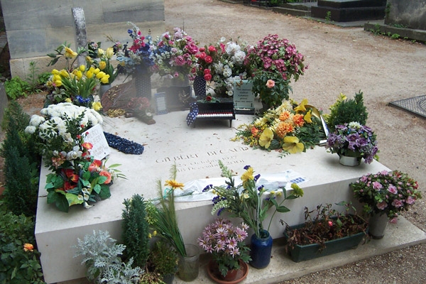 Tombe de Gilbert Bécaud au cimetière du Père-Lachaise - Paris 20e Arrondissement