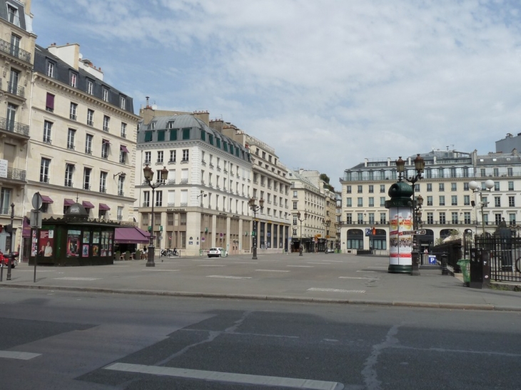 Place devant l'ex bourse - Paris 2e Arrondissement