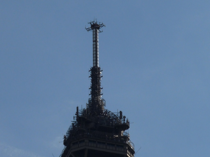 Le sommet de la tour Eiffel - Paris 7e Arrondissement