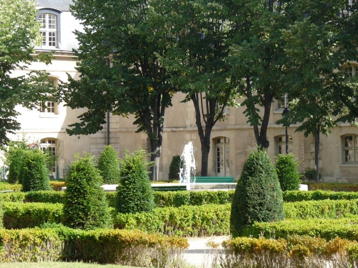 L'Hotel des Invalides - Paris 7e Arrondissement