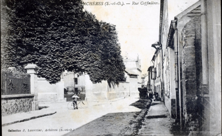Rue Coffinières, vers1918 (carte postale ancienne). - Achères-la-Forêt