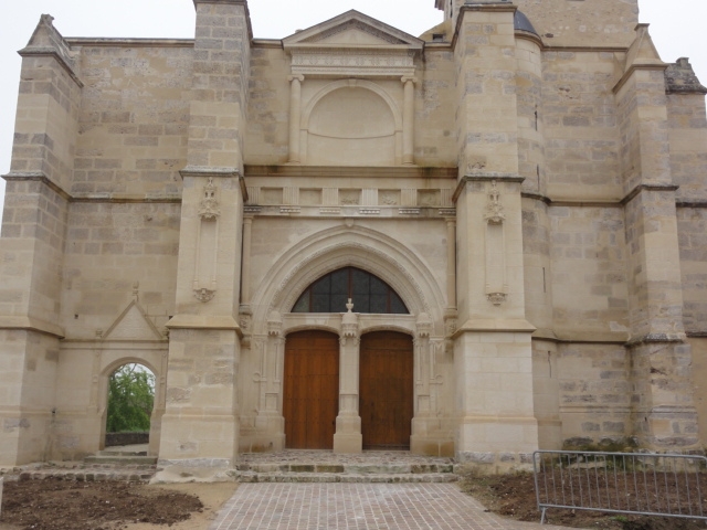 Eglise St Martin- Façade après restauration subventionnée par l'Etat, la Région Ile de France et le département de Seine et Marne - Coulombs-en-Valois