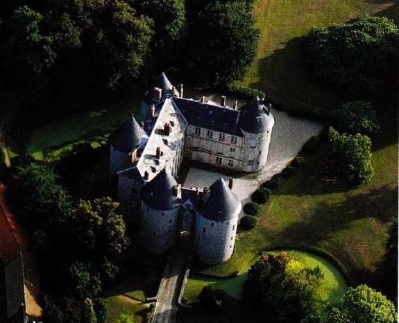 Le château de Lafayette, ancienne forteresse - Courpalay