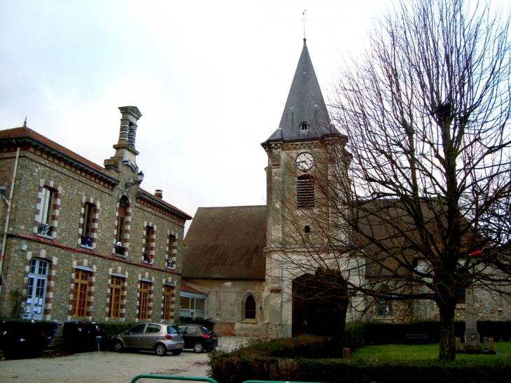 La mairie et l'église de Jossigny