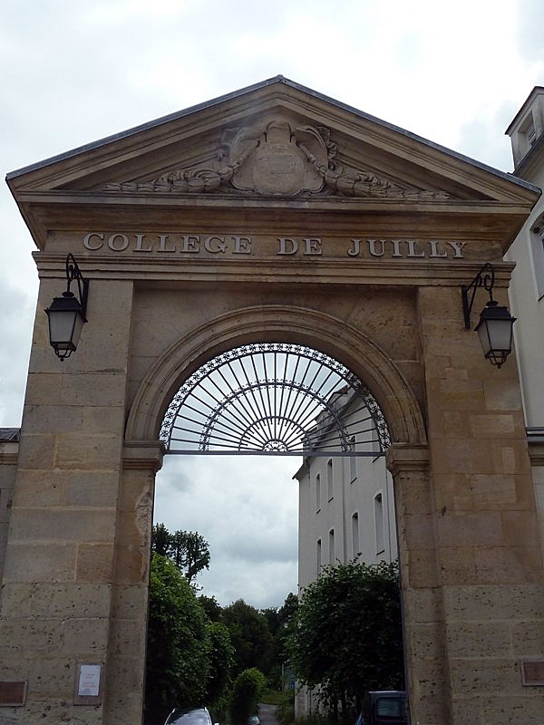 La porte du collège - Juilly