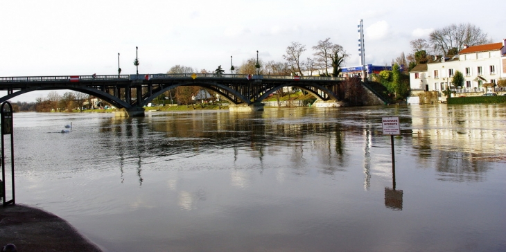 LAGNY sur MARNE - La Marne - Crue de 01 2011 - www.baladesenfrance.info - Guy Peinturier - Lagny-sur-Marne