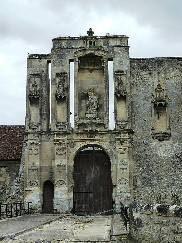 L'entrée du château - Nantouillet