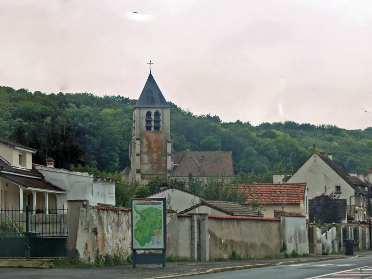 Dans le village - Saint-Jean-les-Deux-Jumeaux