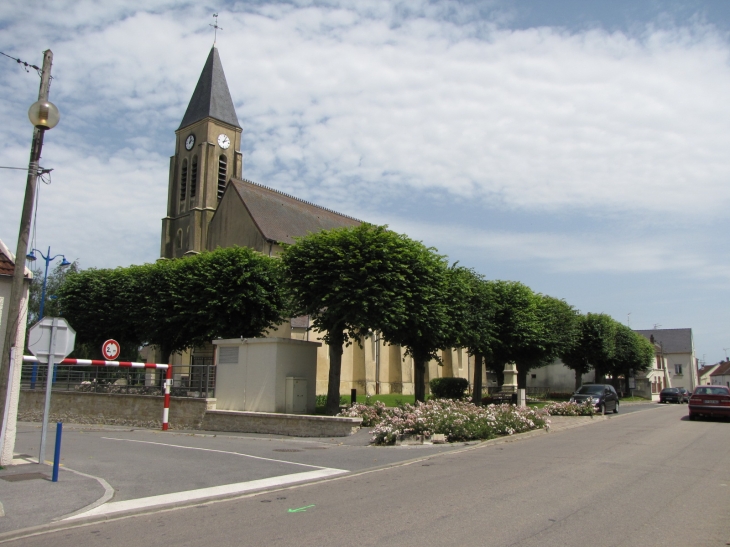 St Mard-Place de l'Eglise - Saint-Mard