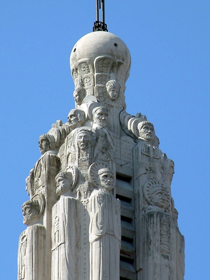 Détail du campanile de l'Eglise St-Louis de villemomble, n°3