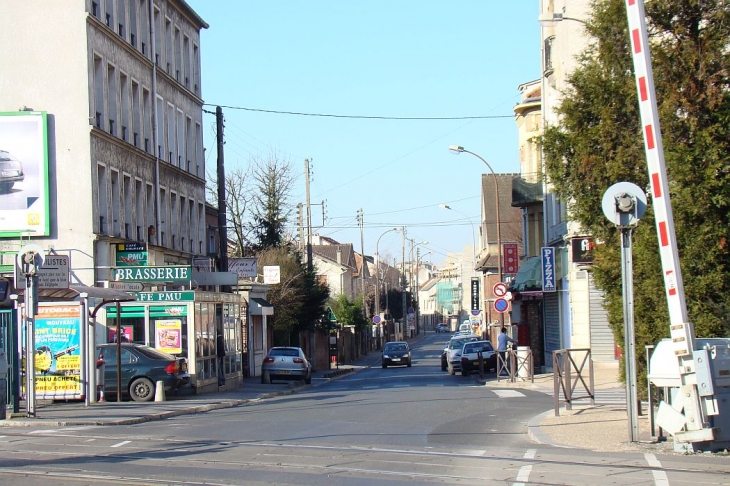 Avenue de la Gare, coté Deuil - Deuil-la-Barre