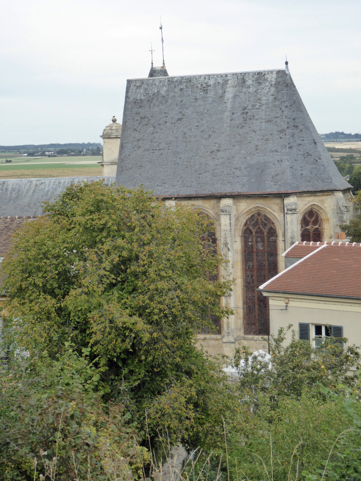 L'église vue de la montée au château - Écouen