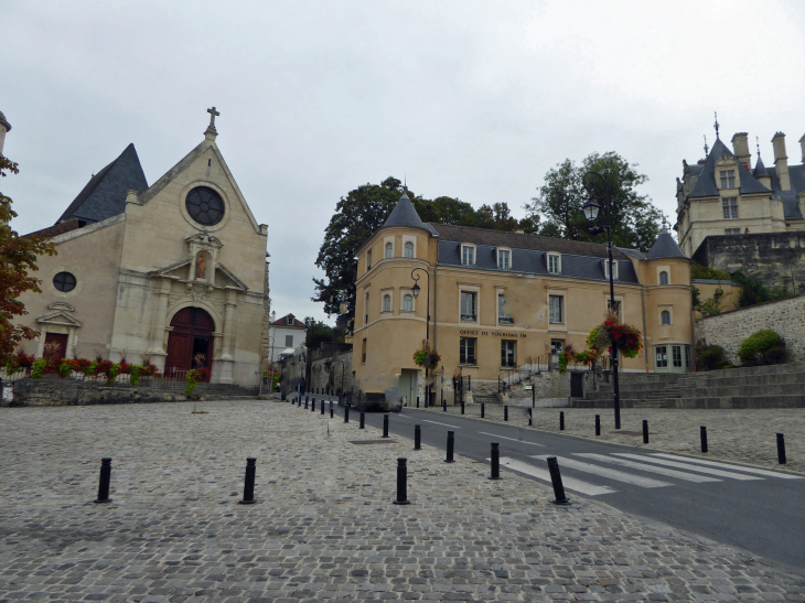 L'église, le manoir des Tourelles et le château - Écouen