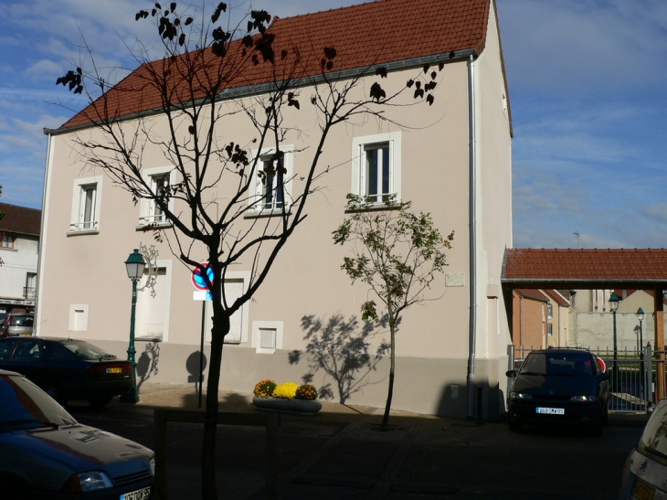 Rue de Verdun: L'ancienne ferme. - Garges-lès-Gonesse