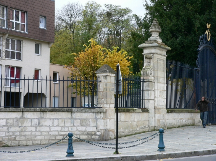 Les grilles de l'ancien château de Garges - Garges-lès-Gonesse