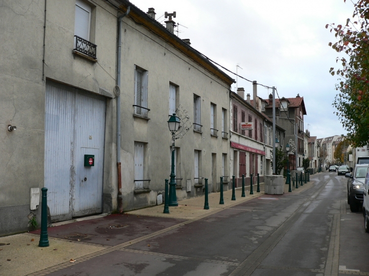 Rue Marcel Bourgogne anciennement rue des menées - Garges-lès-Gonesse