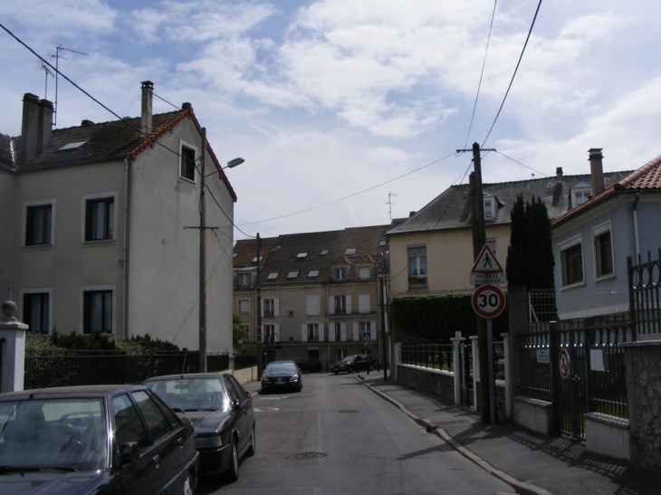 Rue D'Albert vue des Immeubles 6 et 6 bis rue de Verdun - Garges-lès-Gonesse