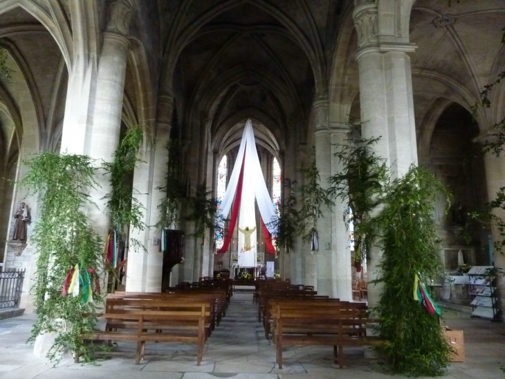 Eglise Notre Dame -  la nef - Magny-en-Vexin
