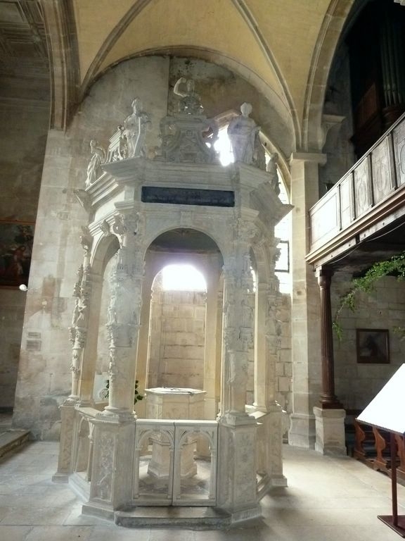 Eglise Notre Dame  - Fonts baptismaux - Magny-en-Vexin