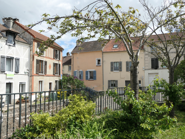 Maisons de la commune - Menucourt