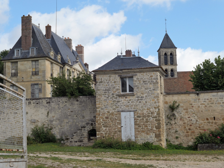 Vue sur le château et l'église - Montgeroult