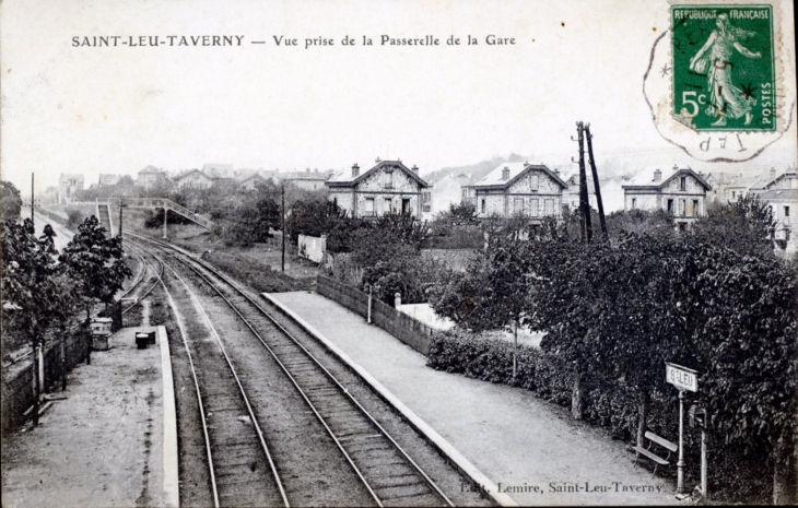 Vue prise de la passerelle de la Gare, vers 1911 (carte postale ancienne). - Saint-Leu-la-Forêt