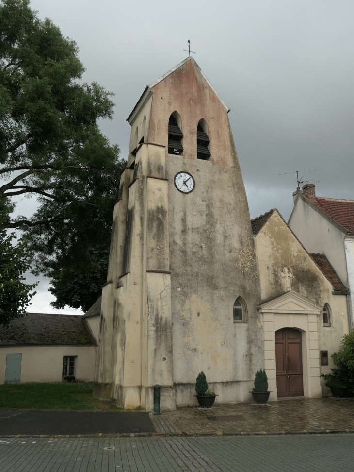 L'église sous l'orage en été - Villaines-sous-Bois