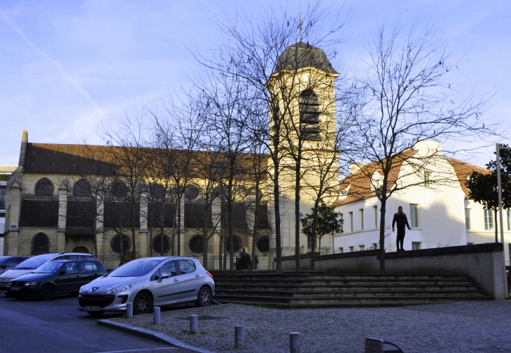 La place de la République et l'Eglise d'Arcueil