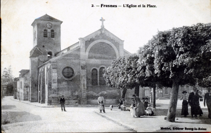 L'église et la Place, vers 1914 (carte postale ancienne). - Fresnes