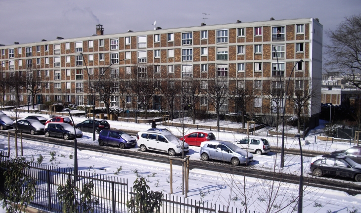 Couverture de l'A6b, parkings, devant la cité de la reine Blanche. - Gentilly