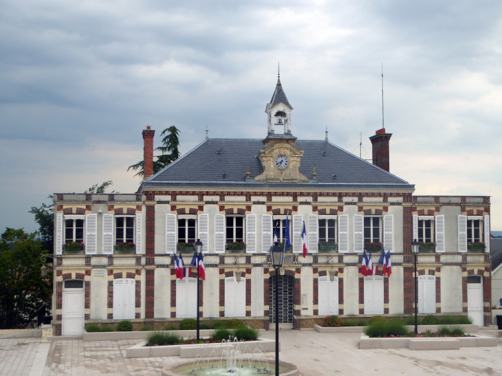 Photo à Chambourcy (78240) La mairie Chambourcy, 373997