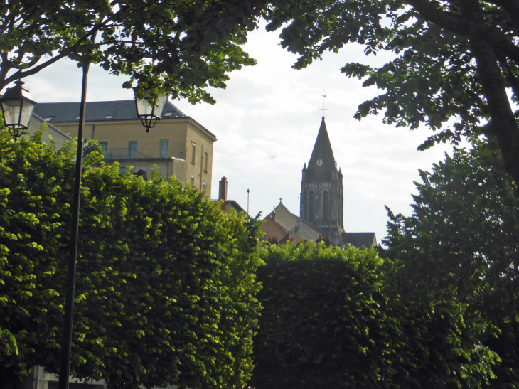 Vue sur la ville haute et l'église - Conflans-Sainte-Honorine