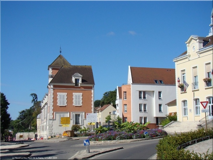 La place de la Mairie du Mesnil le Roi - Le Mesnil-le-Roi