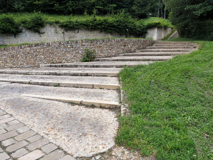 Le parc du Domaine Royal : escalier - Marly-le-Roi