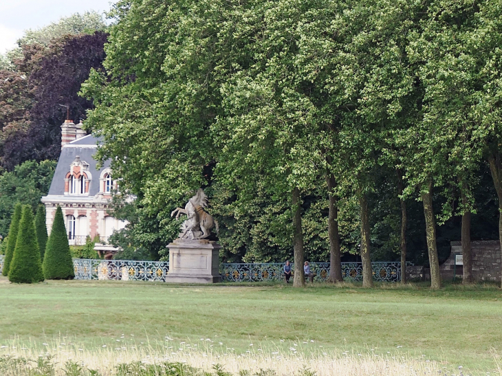 Le parc du Domaine Royal : cheval de Marly - Marly-le-Roi