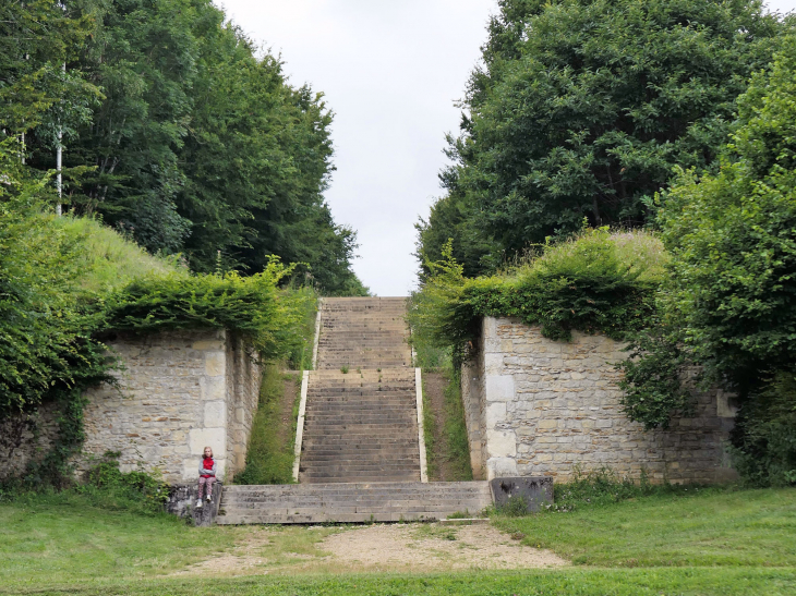 Le parc du Domaine Royal : escalier (cascade) - Marly-le-Roi