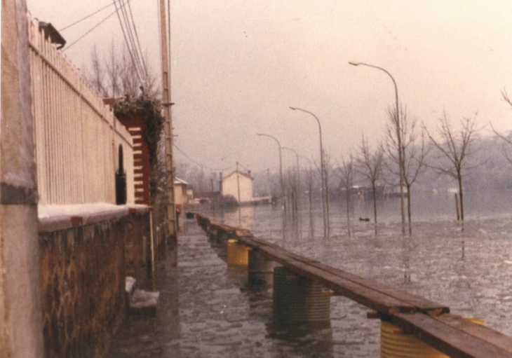 Innondation Quai Boubou Dado 1982 - Maurecourt