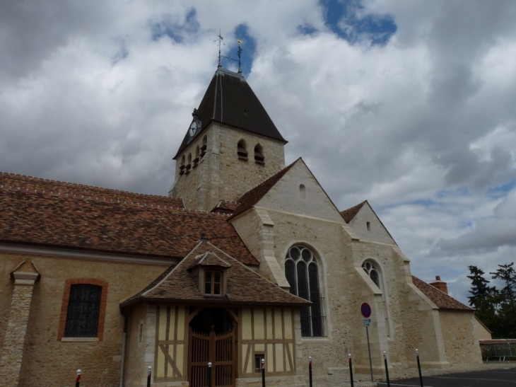 L'église Saint Pierre - Plaisir