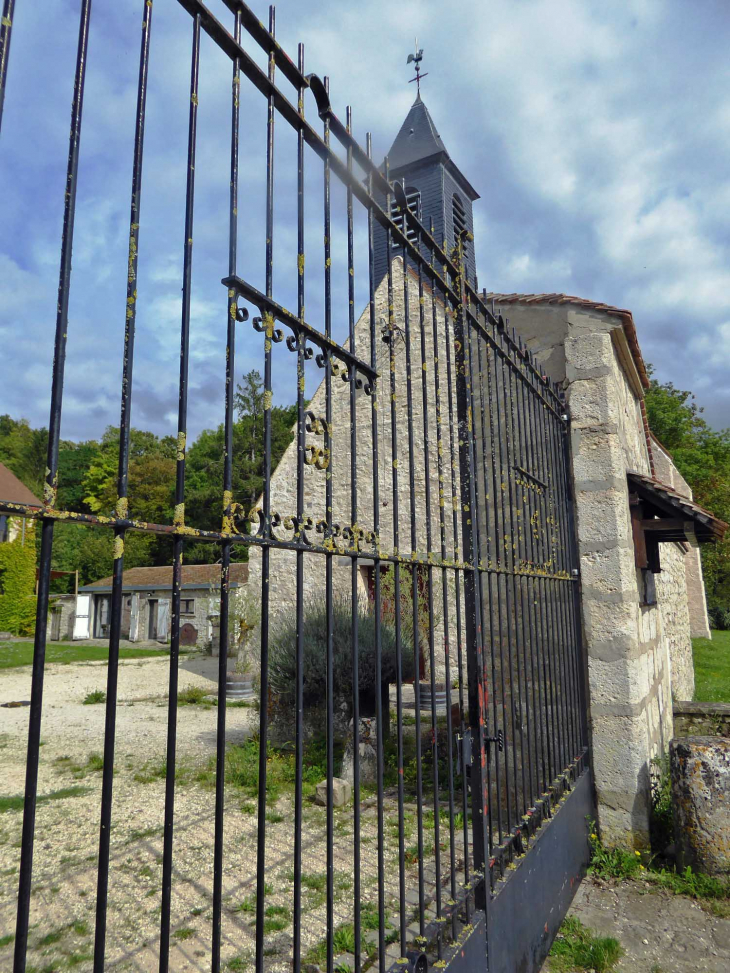 L'entrée de la chapelle Saint Nicolas - Rennemoulin